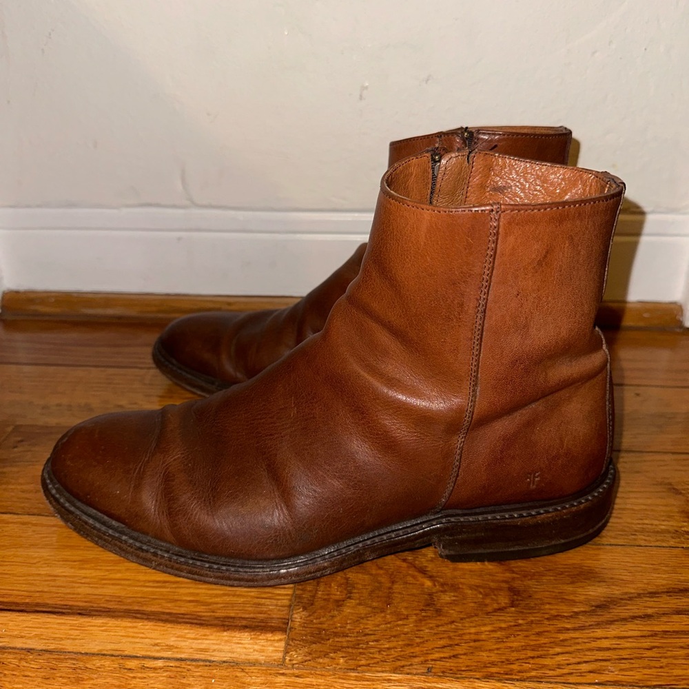 Fry Men’s Congac Chelsea boots size 9 Men